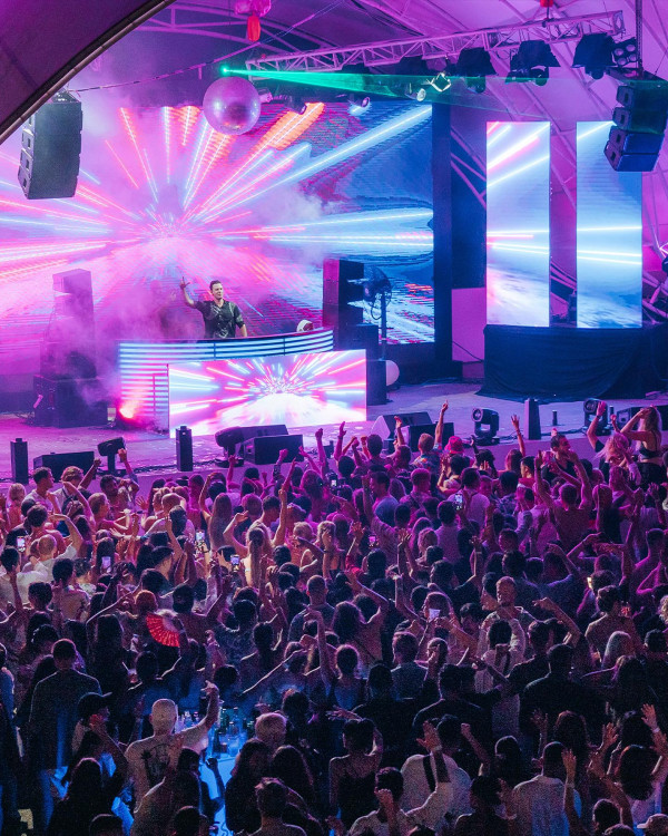 Music event crowd at Café del Mar Bali